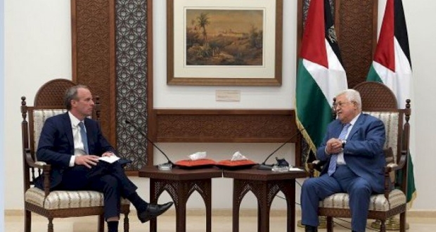 محمود عباس ووزير الخارجية البريطاني