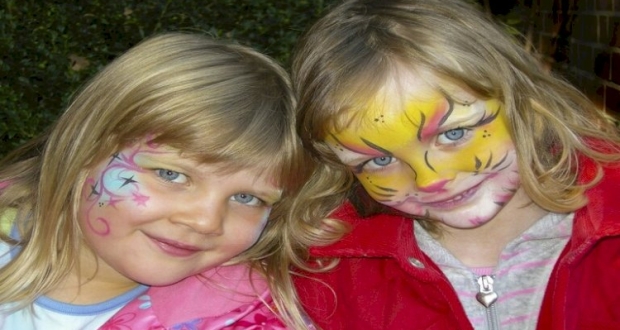 المكياج يضر ببشرة الاطفال