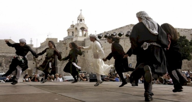 الدبكة الفلسطينية