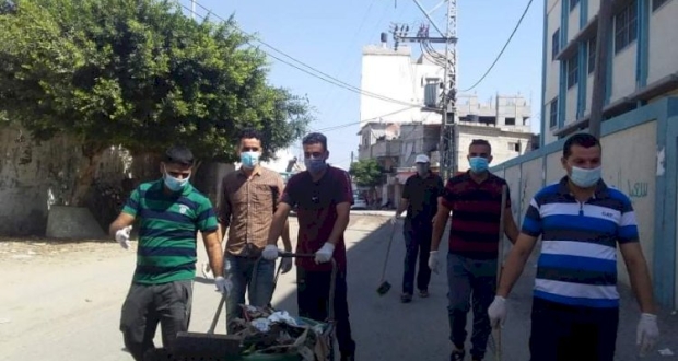 كوادر من حركة فتح بمحافظة خانيونس تستكمل حملة مخيمنا جميل