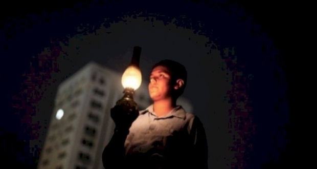 باستخدام الطاقة الشمسية والمولدات