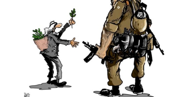 المستوطنون يقتلعون أشجار الزيتون بالضفة الغربية 