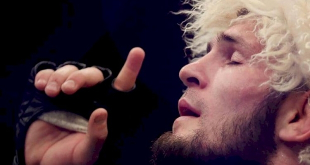 حبيب نور محمدوف يبلغ من العمر 32 عاما