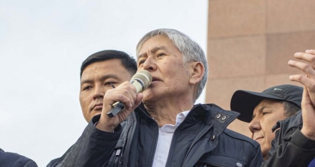 الرئيس القرغيزي السابق، ألمازبيك 