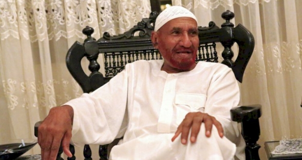 الصادق المهدي، رئيس الحزب ورئيس وزراء السودان الأسبق