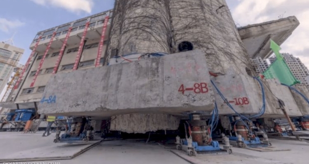 بناية تتحرك