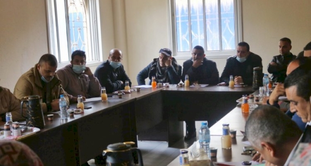 المحافظة الوسطى تستقبل وفد من قيادات حركة فتح في مكتبها