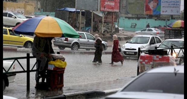 صور الأجواء الشتوية الماطرة في مدينة غزة