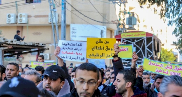 وقفة احتجاجية لموظفي تفريغات 2005