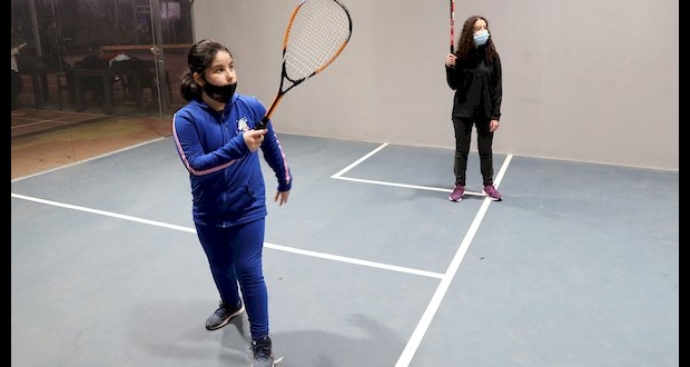 فتيات غزة تمارس رياضة الاسكواش