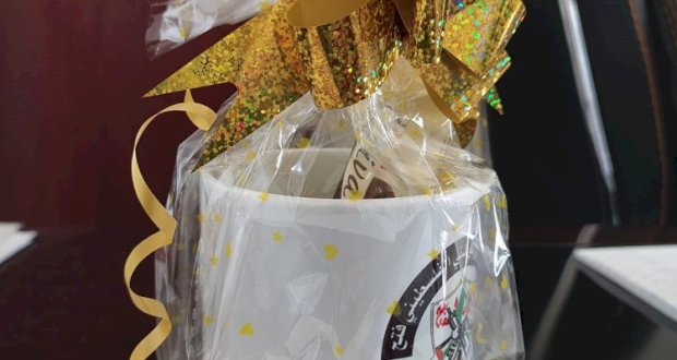 هدية رمزية تم تقديمها للصيدلانيات