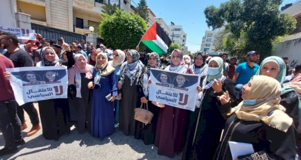 مجلس المرأة يشارك في الوقفة الاحتجاجية امام لجنة الانتخابات تضامنا مع نواب قائمة المستقبل المعتقلين لدى سلطة عباس