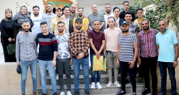 رفح:كرمت لجنة الجامعات بحركة الشبيبة الفتحاوية في محافظة رفح منسقيها تقديرًا لجهودهم المبذولة