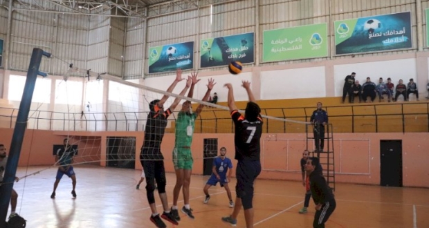 اختتمت لجنة الأندية والساحات الشعبية بمجلس الشباب الفلسطيني بمحافظة الشمال بطولة الشهيد ياسر عرفات للكرة الطائرة في الذكرى السابعة عشر لرحيله