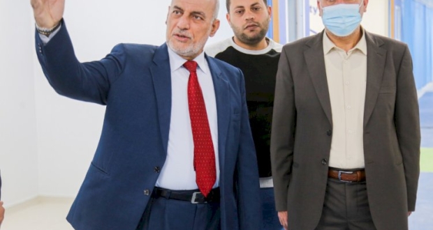 الدكتور جواد الطبيبي وزير الصحة الأسبق يتفقد المستشفى الاماراتي في قطاع غزة 